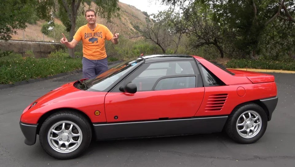      Даг Демуро тестирует Autozam AZ-1 с правым рулём