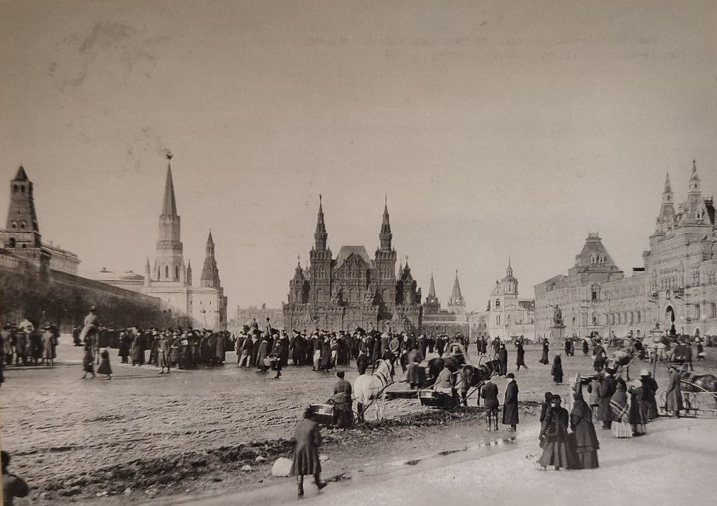 Фото автора канала. Открытка, полученная мной