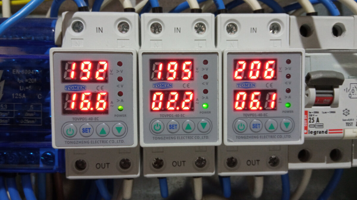 Напряжение в доме, декабрь 2022.