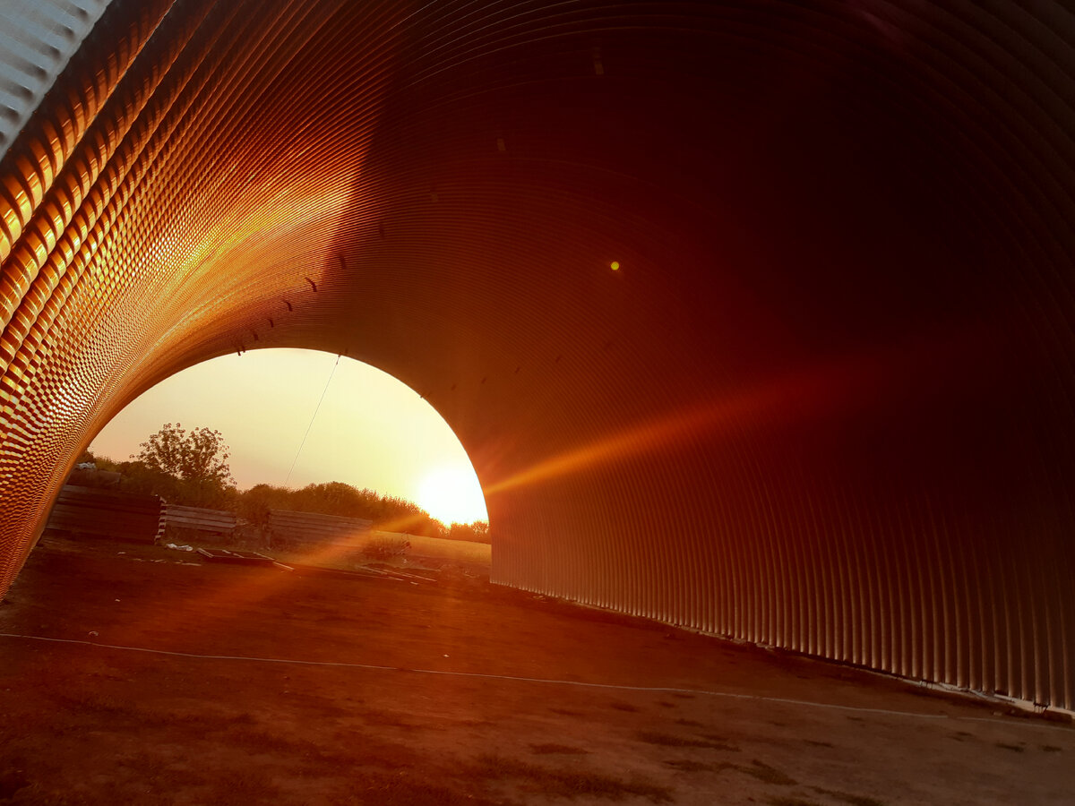 Строительство бескаркасного арочного ангара