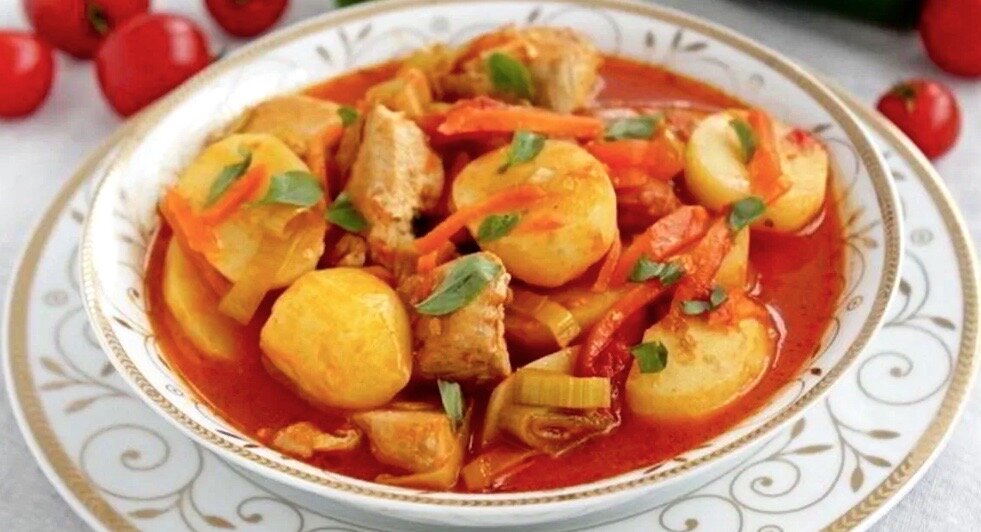 Рагу с картофелем и куриной грудкой.