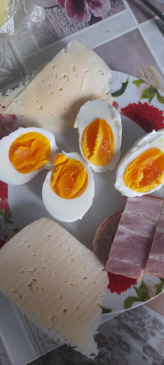 Завтрак выглядит примерно так