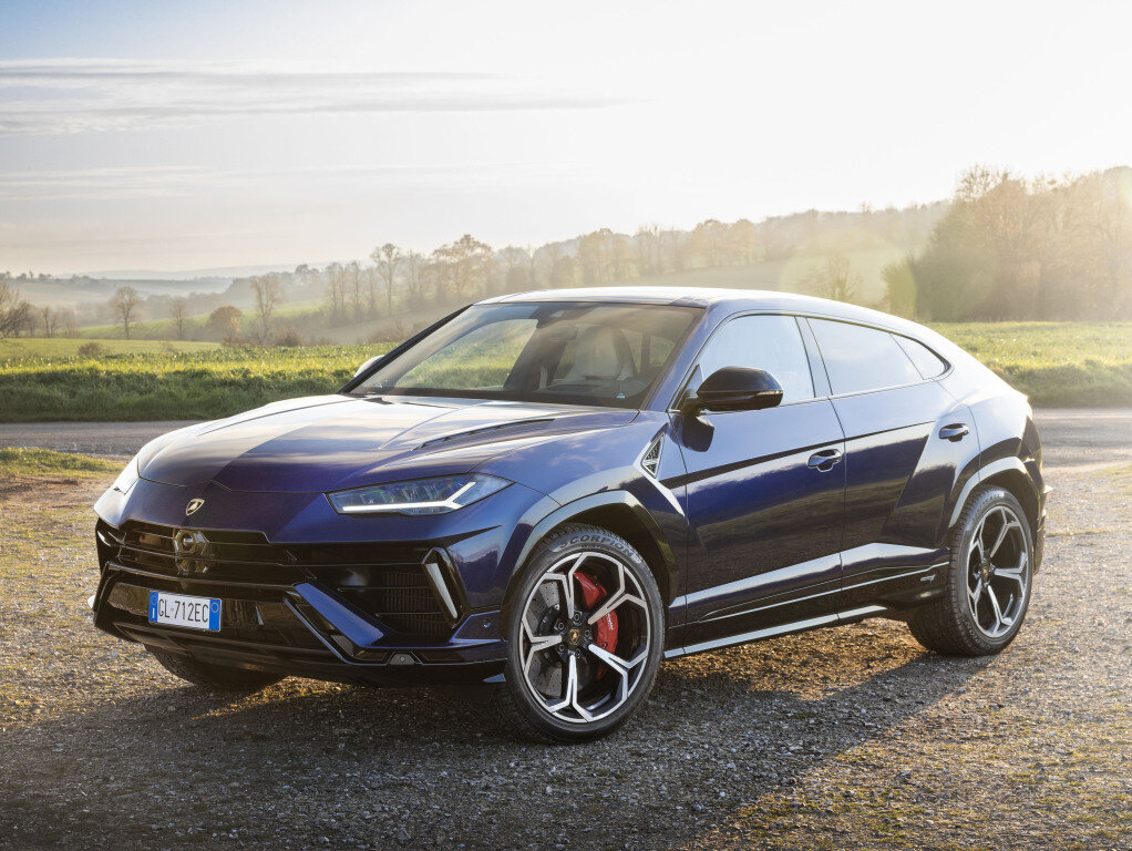 Lamborghini Urus сзади