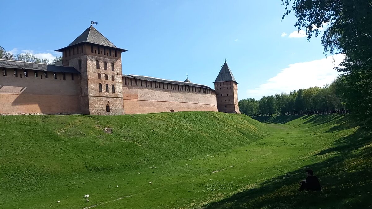 Ров рядом с детинцем.