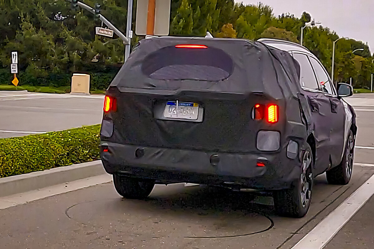    Kia Sorento   
KindelAuto / YouTube