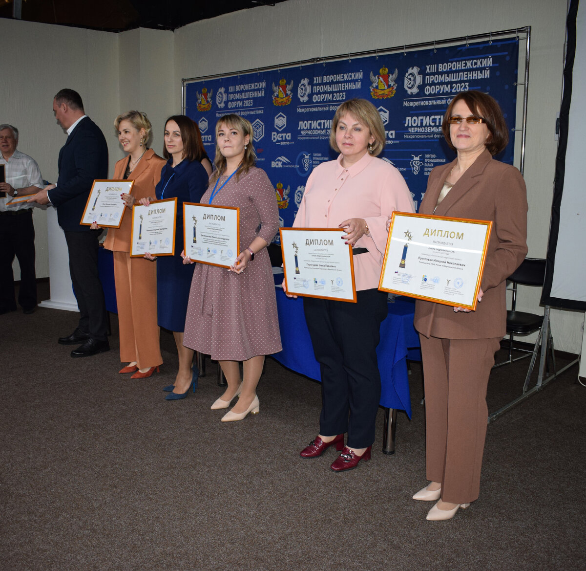 Администрация воронеж. Работа в воронеже управляющим. Выступление спикера. Управа коминтерновского района. Оду центра экскурсия.