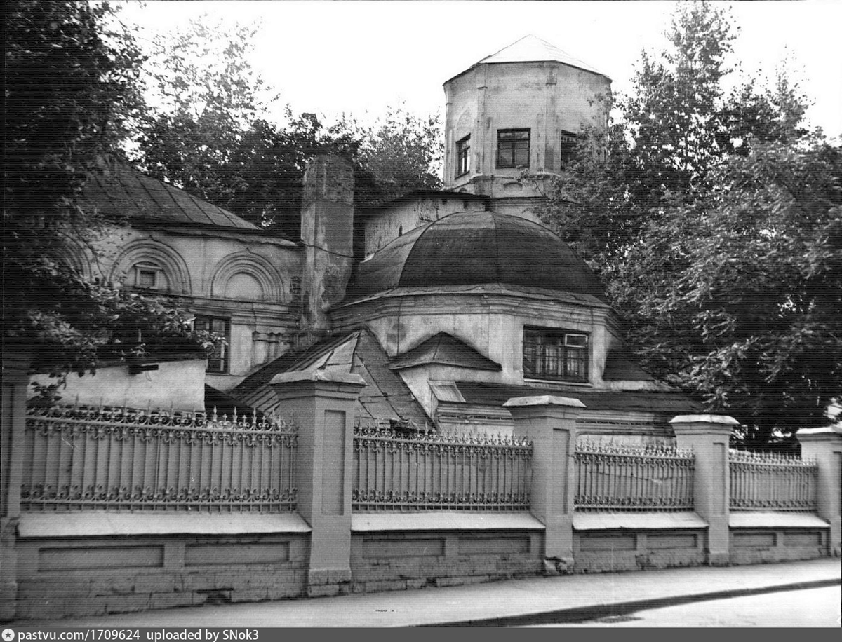 Успенский переулок - граница, за которой Петровка превращается в Каретный  Ряд | Московские истории | Дзен