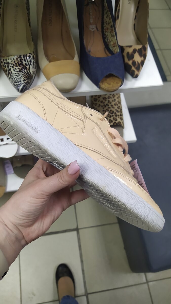 Кроссовки Reebok.