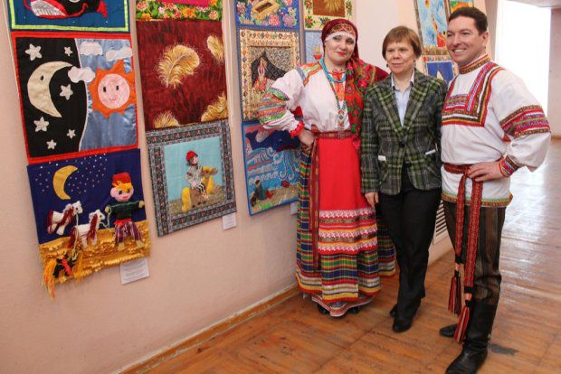 http://www.astrel-spb.ru/arkhiv-novostej/7134-amerikanskie-potomki-ershova-izdadut-konka-gorbunka-s-tekstilnymi-panno.html