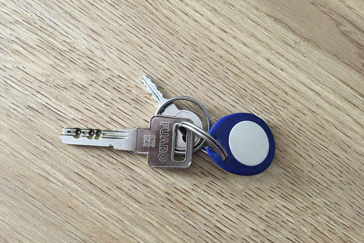    Заказать новый ключ от домофона можно в любой мастерской, но если поменяют прошивку, будет работать только оригинал Фото: Личный архив