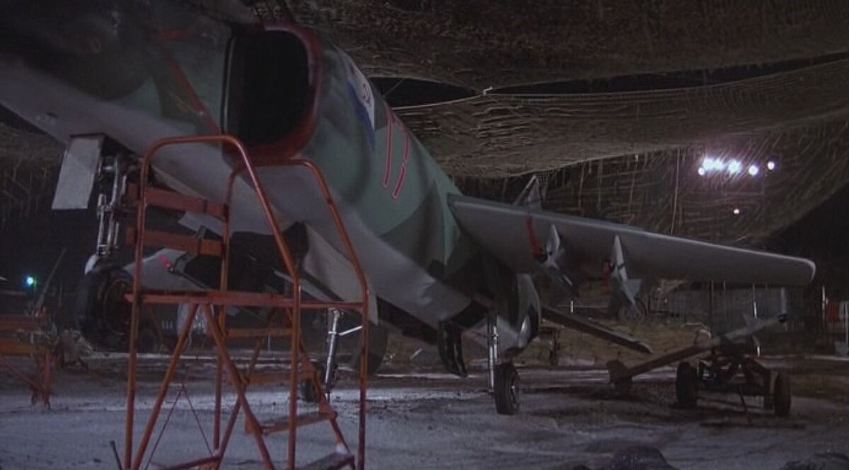 Макет палубного штурмовика Як-38. Кадр из фильма