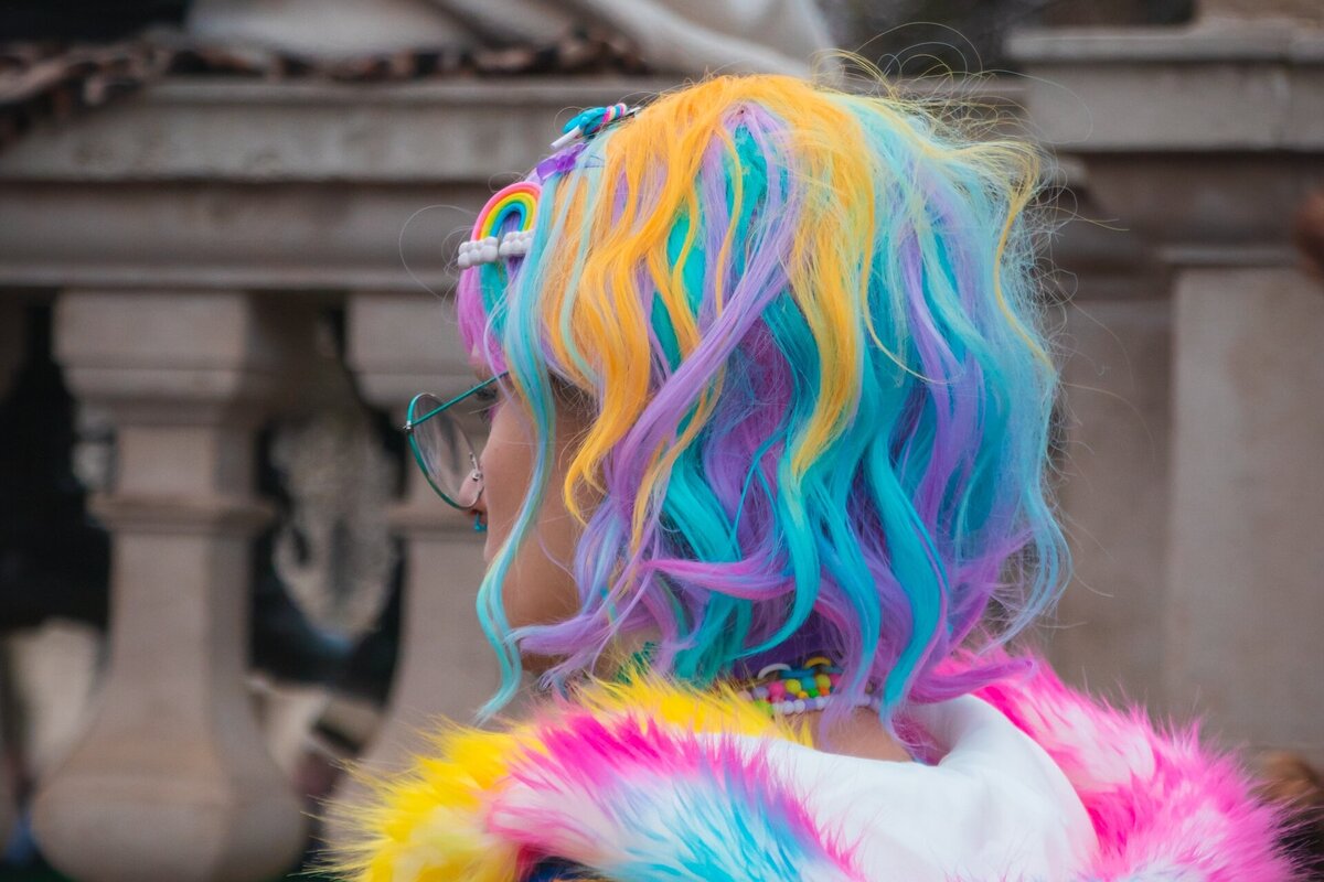     Почему цвет волос меняется с возрастом? Интересный факт!