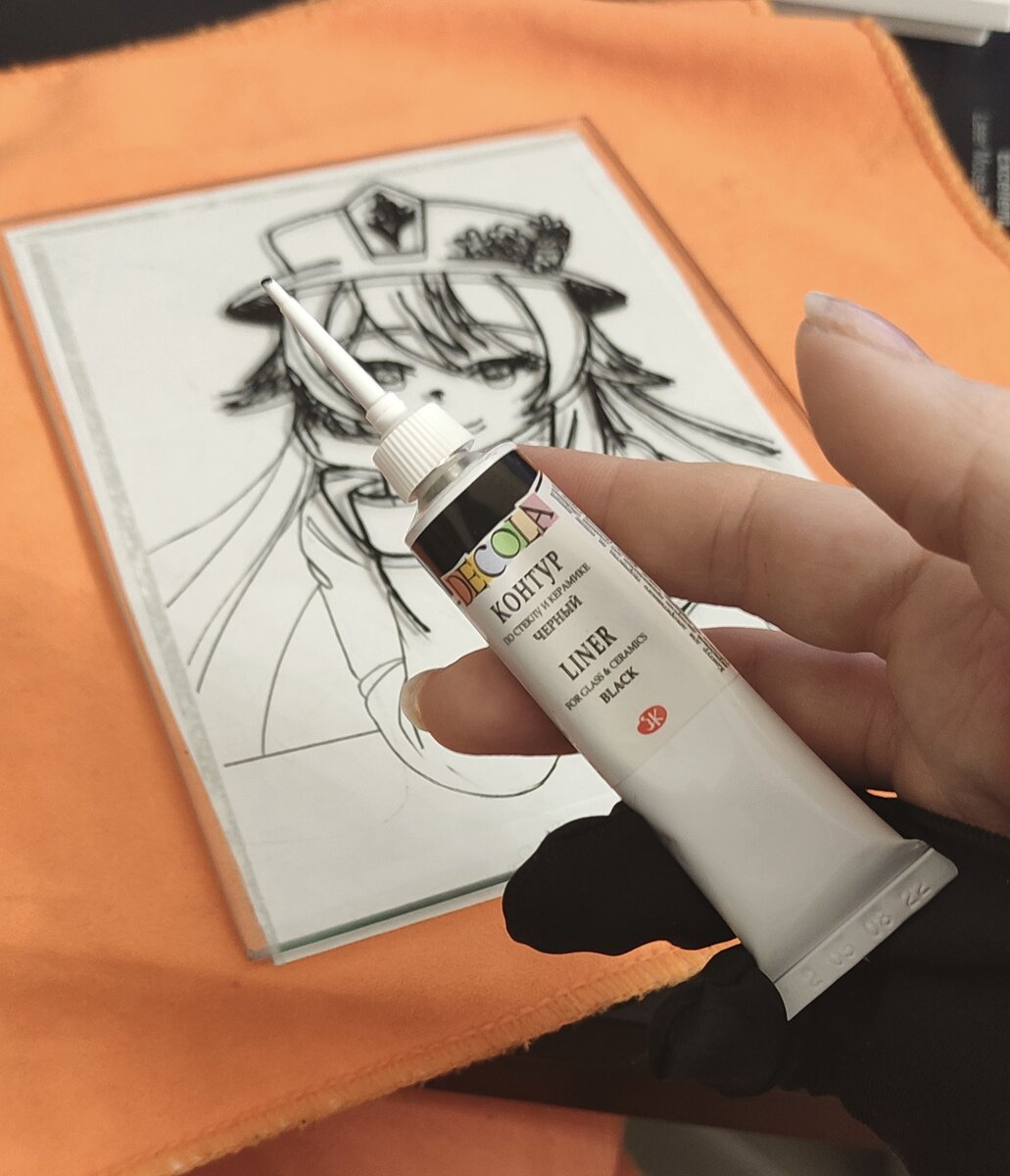 Аниме портрет Ху Тао, выполненный контуром по стеклу  