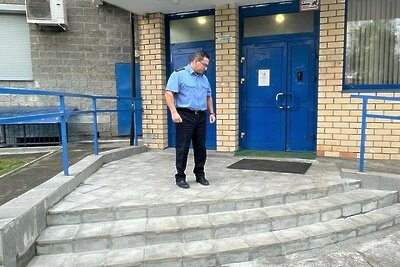    Жилинспекторы проконтролировали ремонт ступеней входной группы высотки в Пушкине © Пресс-служба Госжилинспекции Московской области