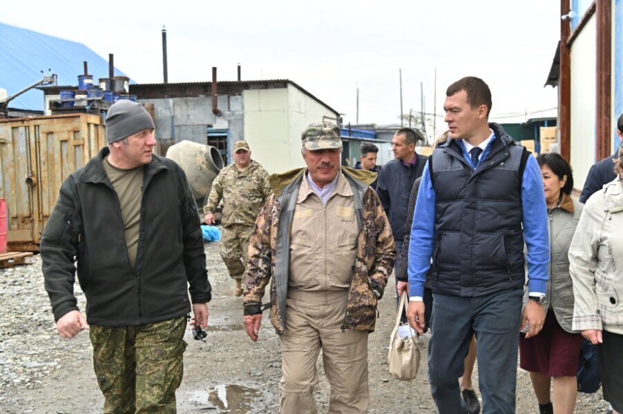 Губернатор Хабаровского края Михаил Дегтярёв в посёлке Чумикан. https://chumikanadm.khabkrai.ru/photos/3751_x922.jpg