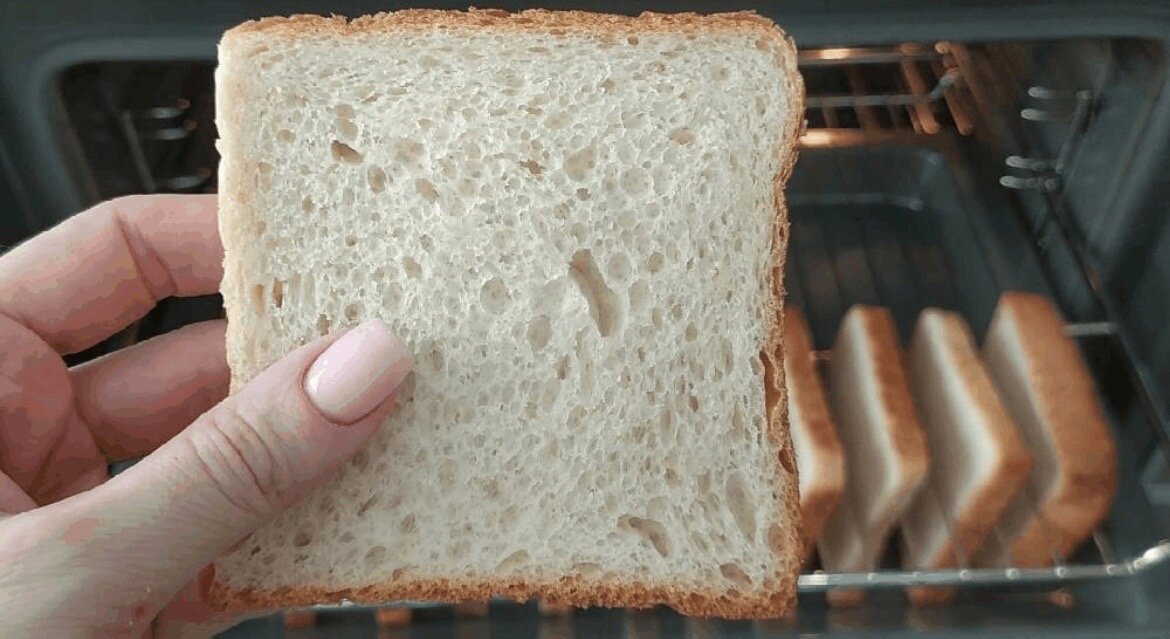 Хлеба кусок воды. Кусок хлеба. Кусок тостового хлеба. Хлеб для тостера. Хлеб для тостера без дрожжей.
