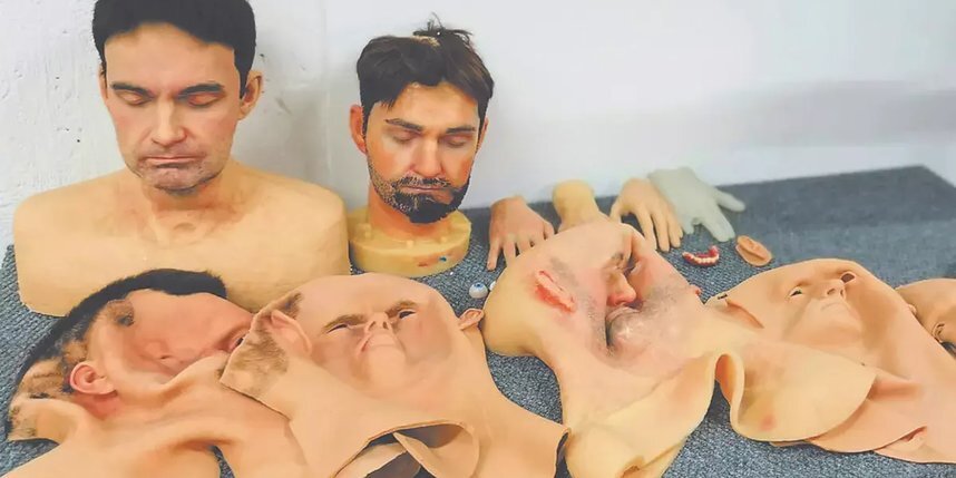    Пока маски не надеты на роботов, выглядят они устрашающе.предоставлено компанией "Промобот".