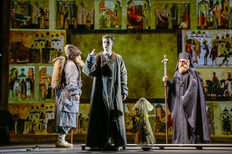    За дни фестиваля зрители увидели 16 конкурсных спектаклей