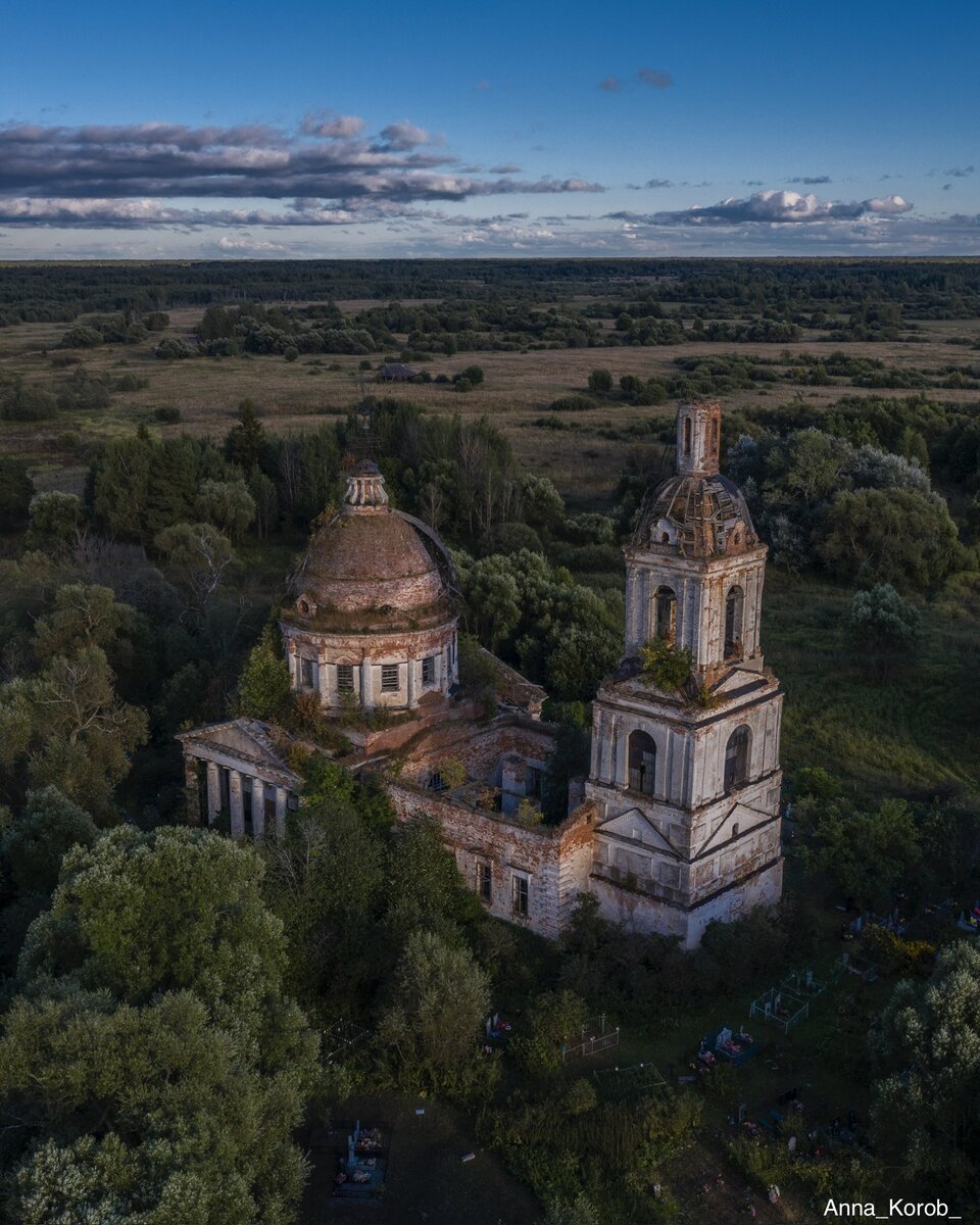 Заброшенный храм посреди полей и лесов в Ярославской глубинке | Anna Korob.  Заброшенная Россия. | Дзен