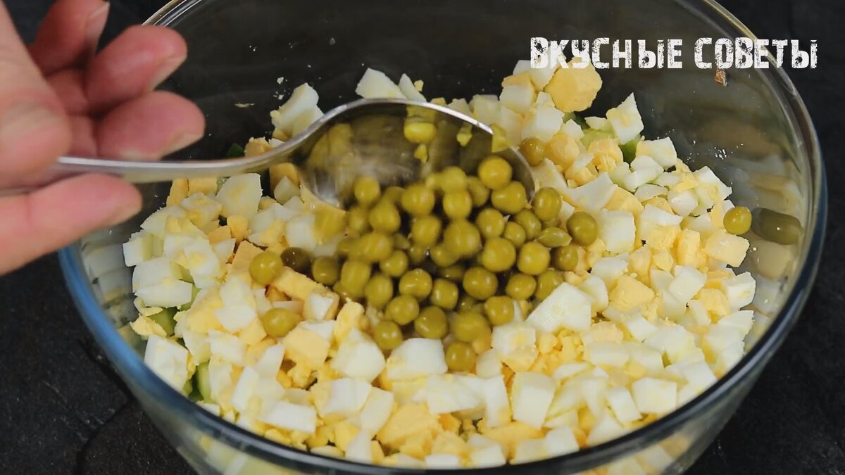 Быстрый и вкусный салат со шпротами и зелёным луком за 5 минут. Готовлю всё  лето. | Вкусные Советы | Дзен