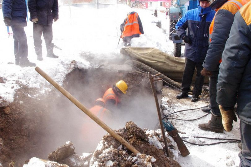 Не так давно в городе Шушары проводился ремонт магистрального водопровода. В процессе работ на различных участках возникла необходимость в замене проблемных соединений. Проблема в том, что для демонтажа потребовались специальные ключи под большой размер более 8 дюйм (200 мм)
