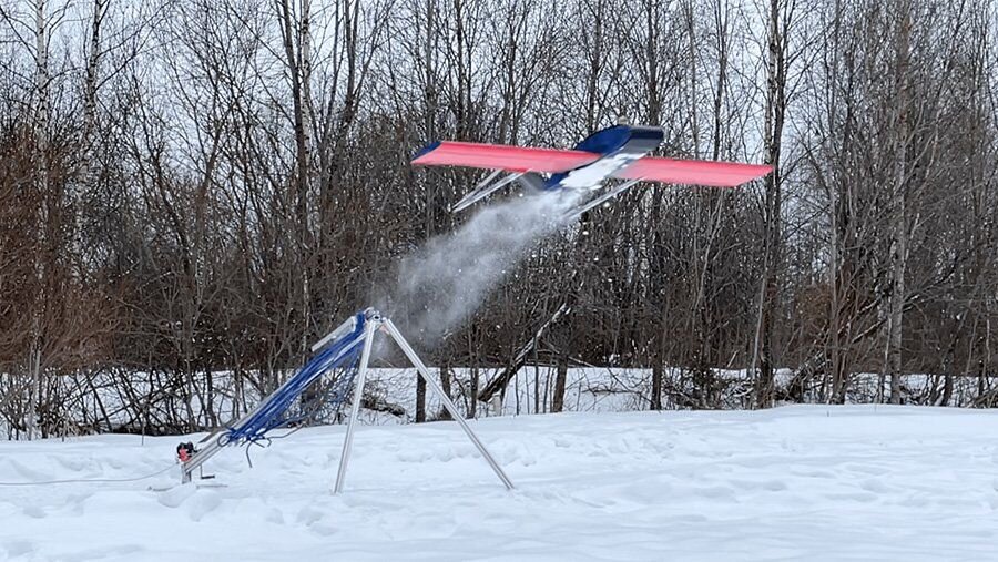    Дрон-камикадзе «Привет-82» прошёл апробацию Минобороны РФ. Кадр из видео с канала: Гроші