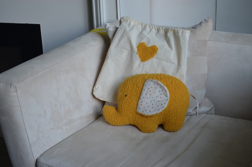 Декоративная авторская подушка ручной работы - Слон горчица 