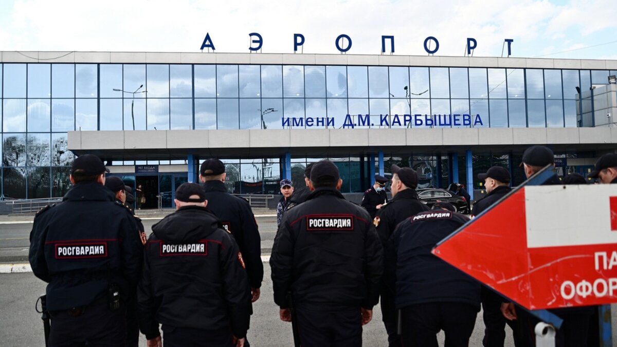     Сотрудники составили 2 протокола об административных правонарушениях.