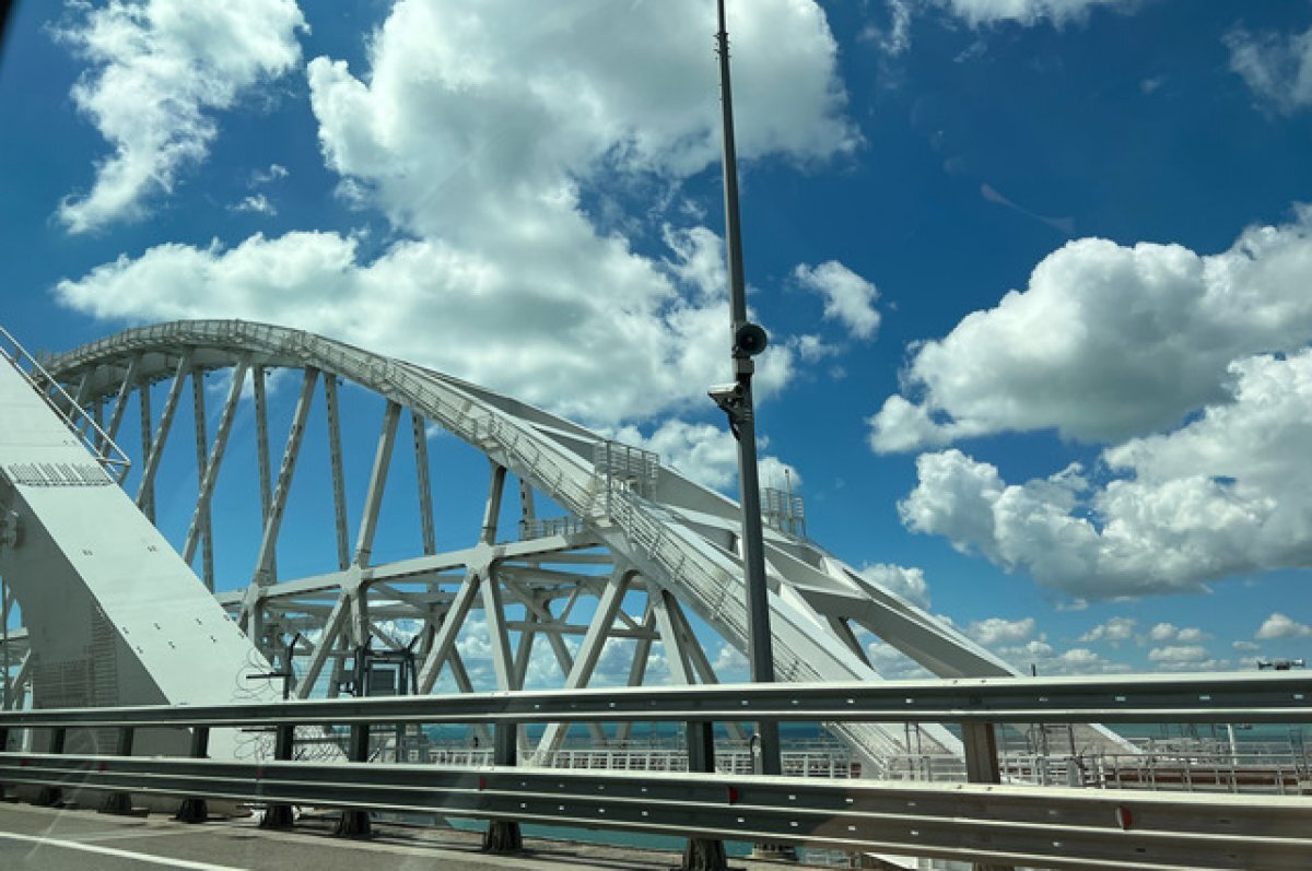    Движение на Крымском мосту закрыли из-за учений