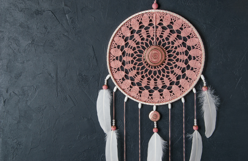 Ловец снов - традиционный индейский амулетом, который помогает отсеивать плохие сны