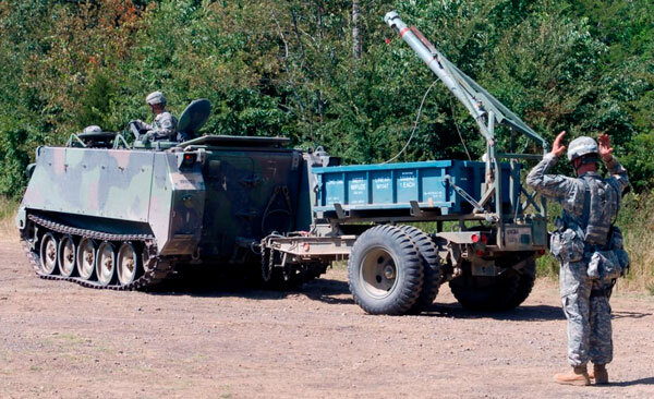 Американская тележка с установкой для разминирования M58 MICLIC (фото из открытых источников)