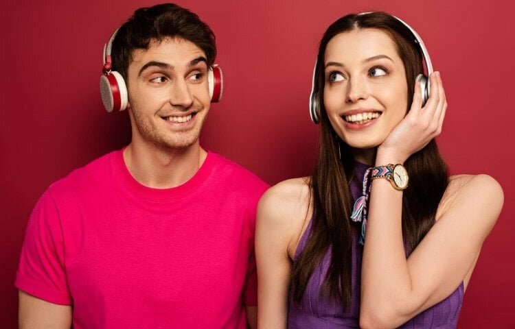    Возможность подключения двух пар гарнитур зависит от особенностей смартфона