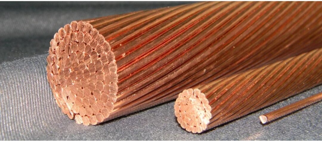 Картинка строения  нервов. Маленькая проволока - это корешок.  Несколько корешков соединяются в нерв. Нервы бывают побольше и поменьше, но внутри каждый нерв состоит из разных волокон. Поэтому если пострадал один корешок, нерв всё равно продолжает работать. 