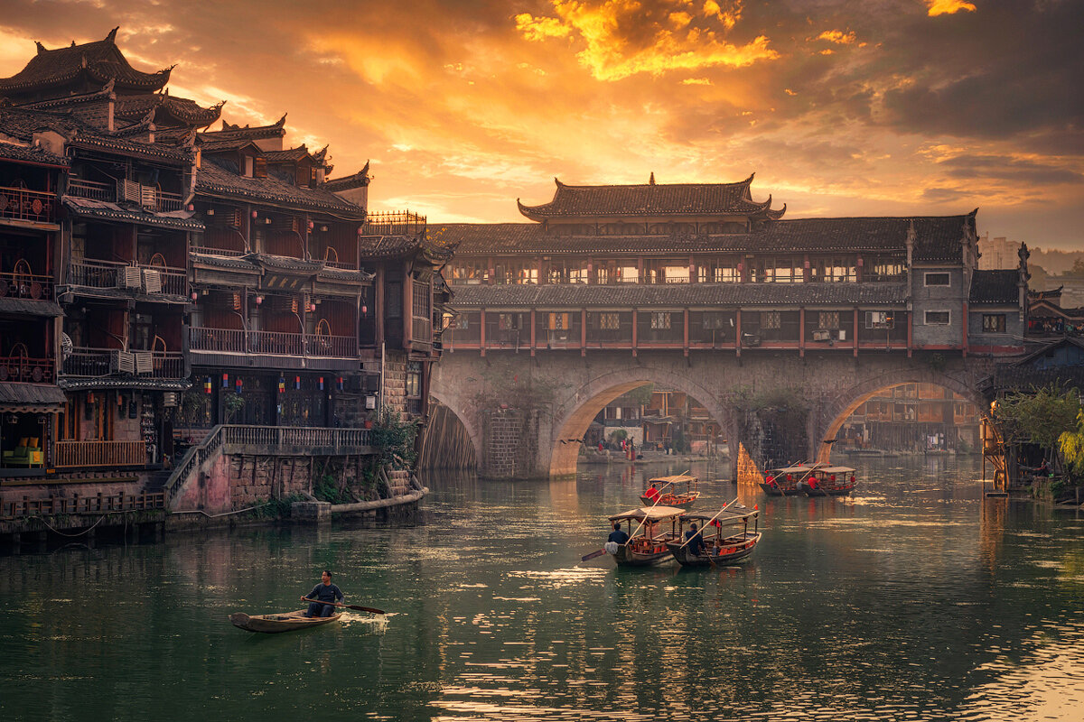Древний город Фэнхуан в Китае