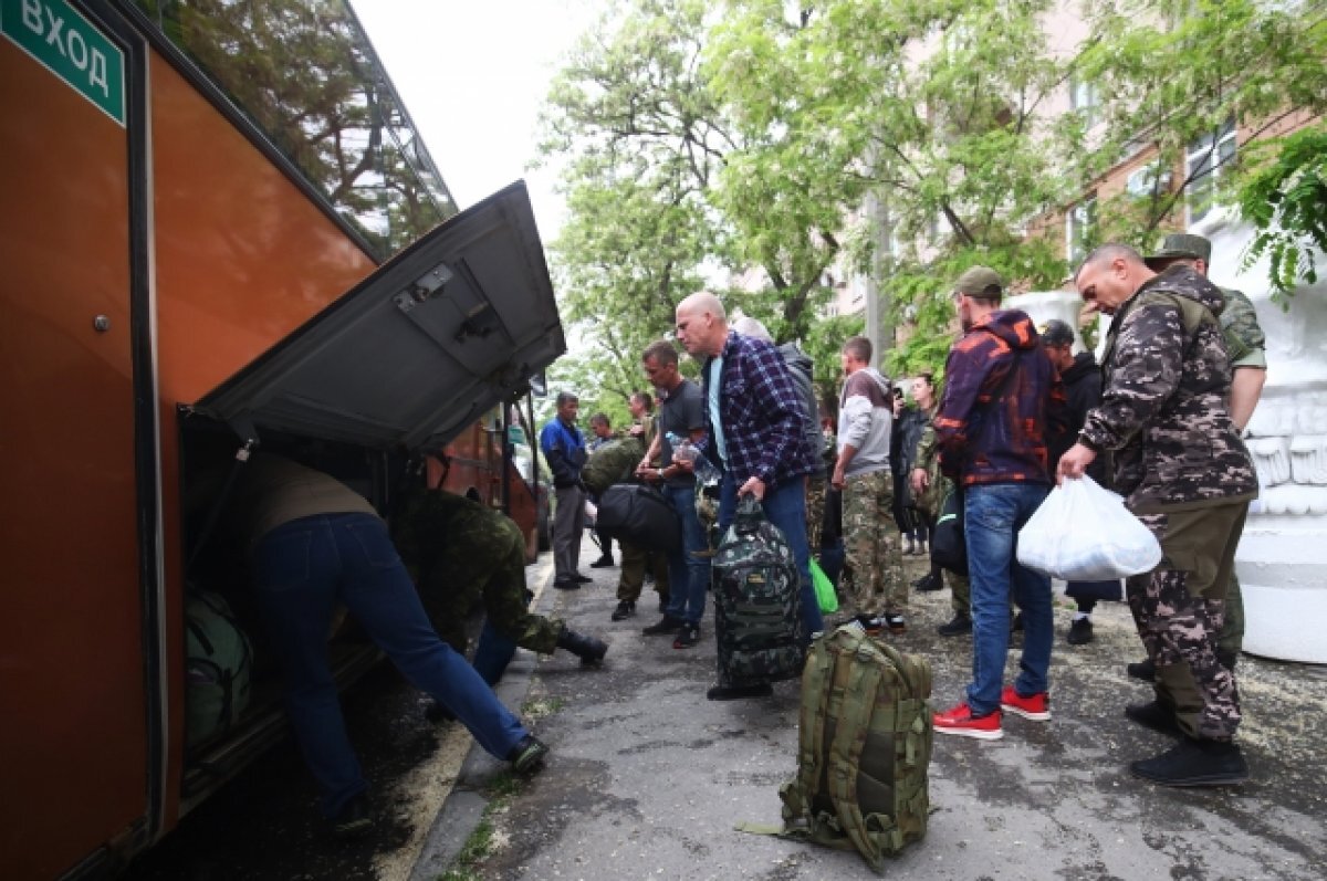    Новая группа отправилась на службу из пункта отбора контрактников в Москве