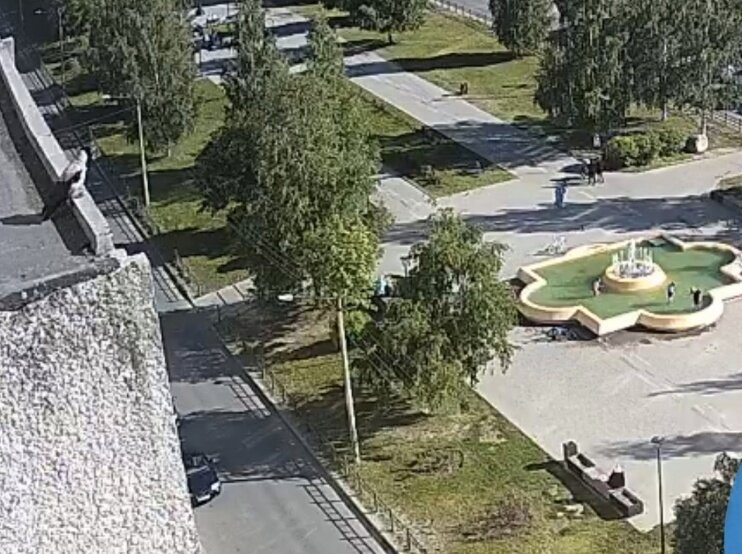    Подростки снова купались в фонтане Петрозаводскапаблик «Моя Древлянка|Сообщество жителей» в социальной сети «ВКонтакте», автор неизвестен