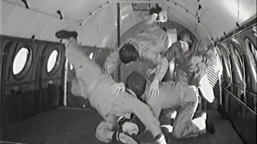Тренировки космонавтов на невесомость в самолёте Ту-104