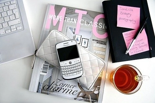 Именно эта картинка стояла в заглавном посте, в моем последним онлайн-дневнике. Я очень ее хотела найти, но никак не могла. (Чтоб вы понимали, я даже не хотела начинать здесь писать из-за этого) И вдруг, я нахожу ее в недрах альбомов в ВК. Чудо-чудесное. Верю в знаки, это точно он. 