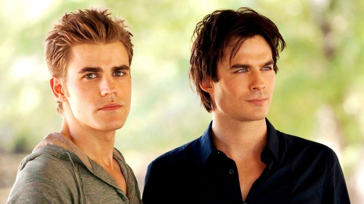 Пол и Йен в образе Стефана и Деймона