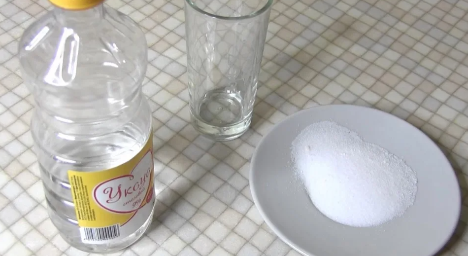 Стакан соли. Соль и уксус на полу. Соль уксус и вода от негативной энергии. Соль сода уксус. Соль и вода.