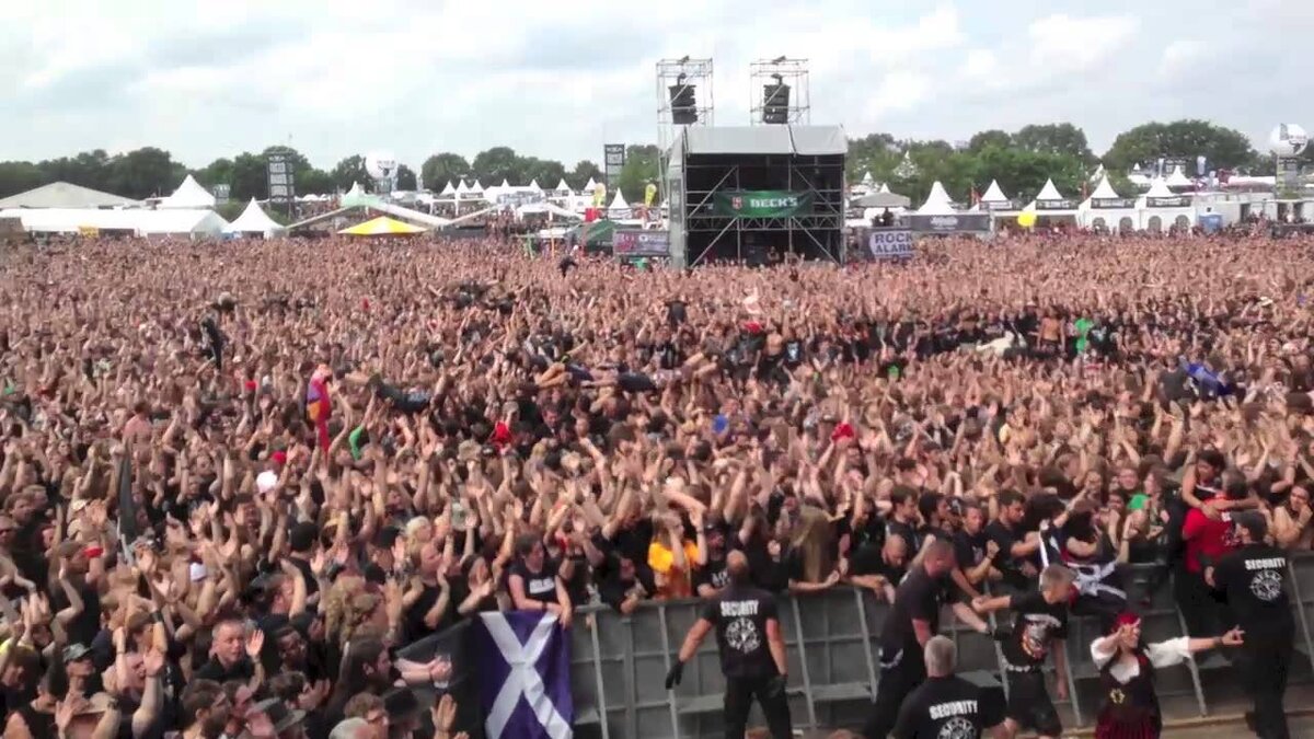 Главный принцип фестиваля "Wacken Open Air" - проведение рок - концертов на открытом воздухе