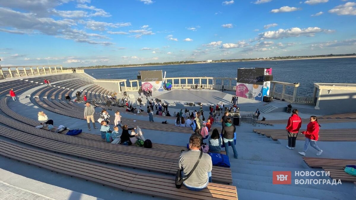     Бал выпускников впервые ожидается в этом году на молодежном фестивале #ТриЧетыре в Волгограде.