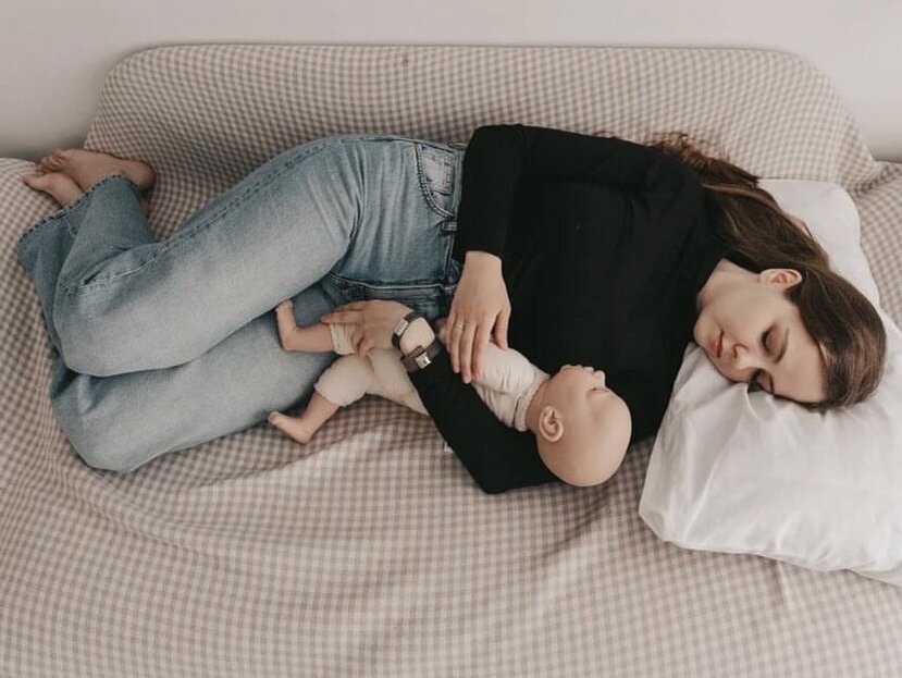 После родов надо много лежать с младенцем