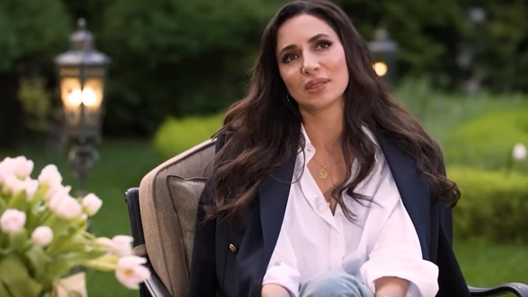     Популярная певица Зара (настоящее имя Зарифа Мгоян) в интевью ютуб-каналу Fametime рассказала о том, какому буллингу подвергалась во время учёбы в школе.