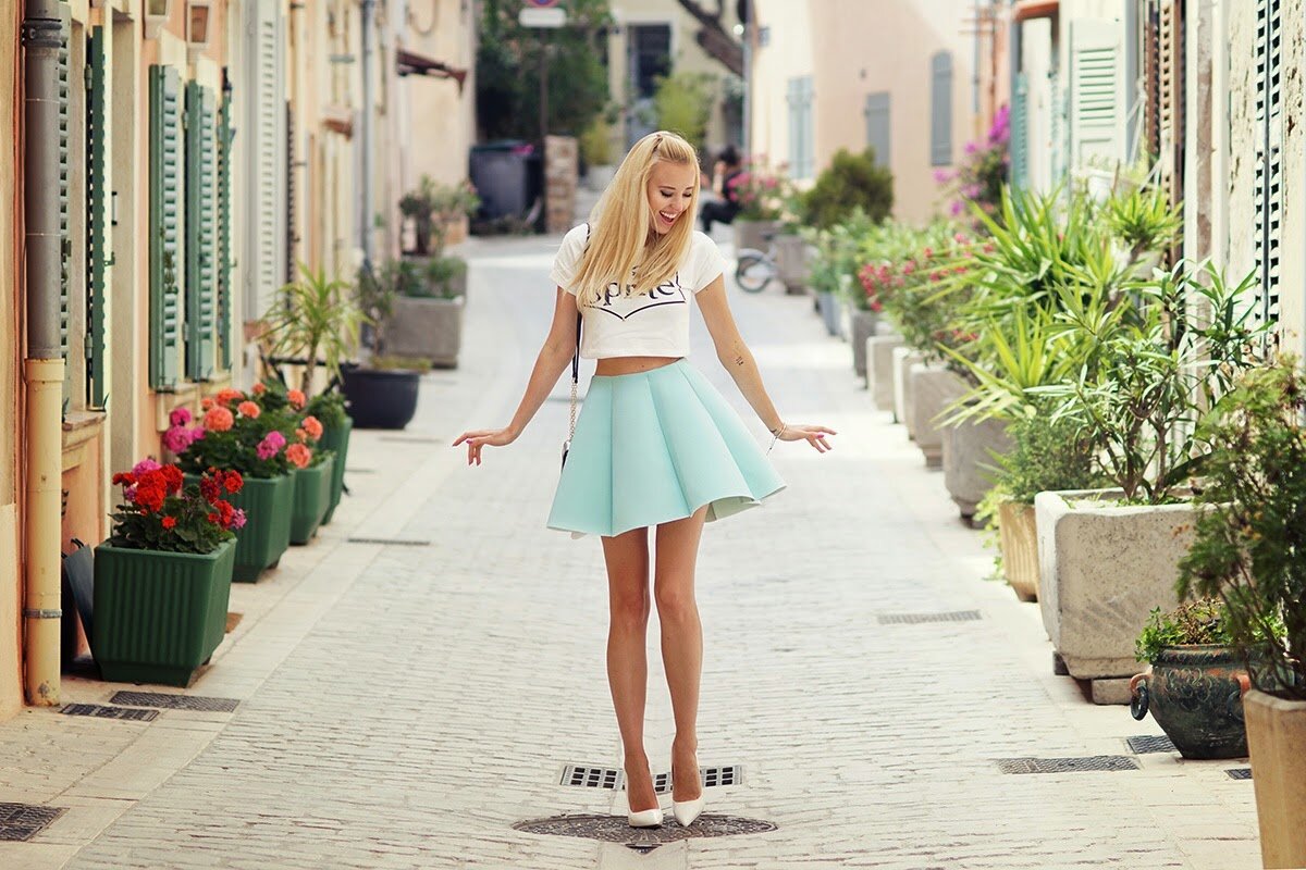 Блондинки в красивых юбках. Красивые летние образы. Летние образы для девушек. Летние юбки. Модные летние юбки.