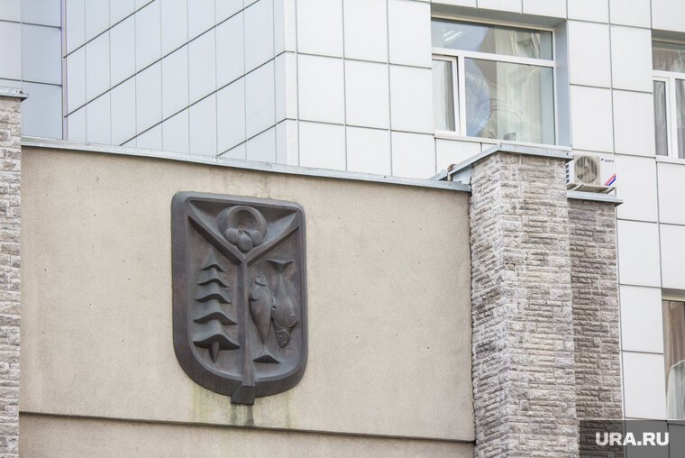    Мэрия Нижневартовска демонтирует барельеф «Война и Мир» перед продажей кинотеатра