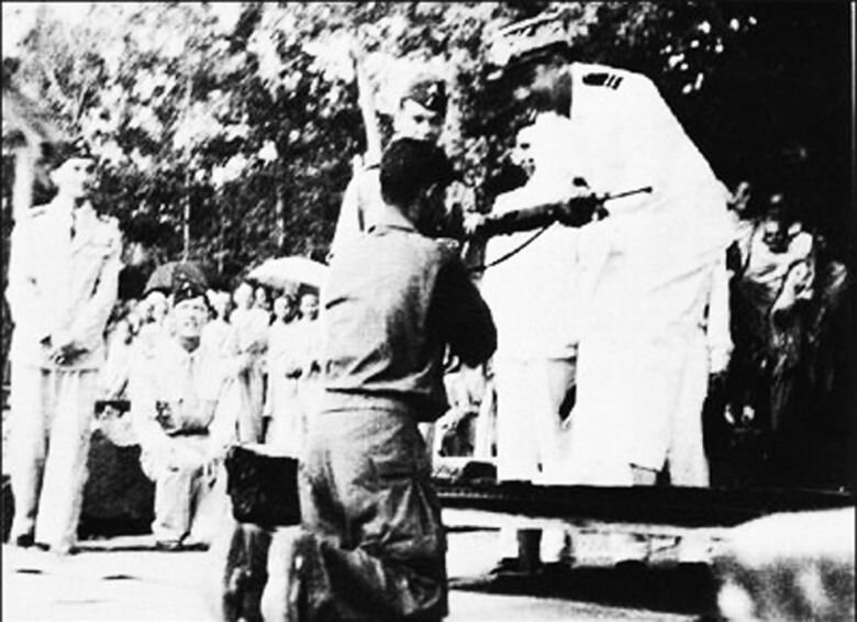 Фотография, на которой утверждается, что Дап Чхун сдается