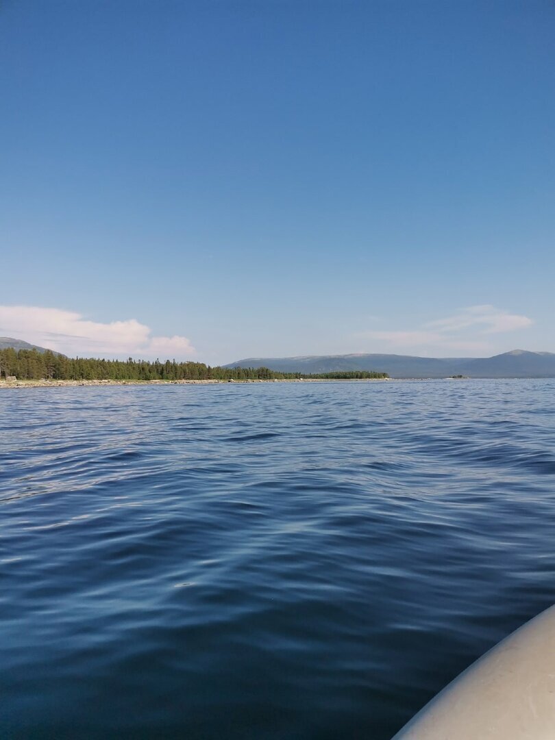 Синее море, белый песок.
