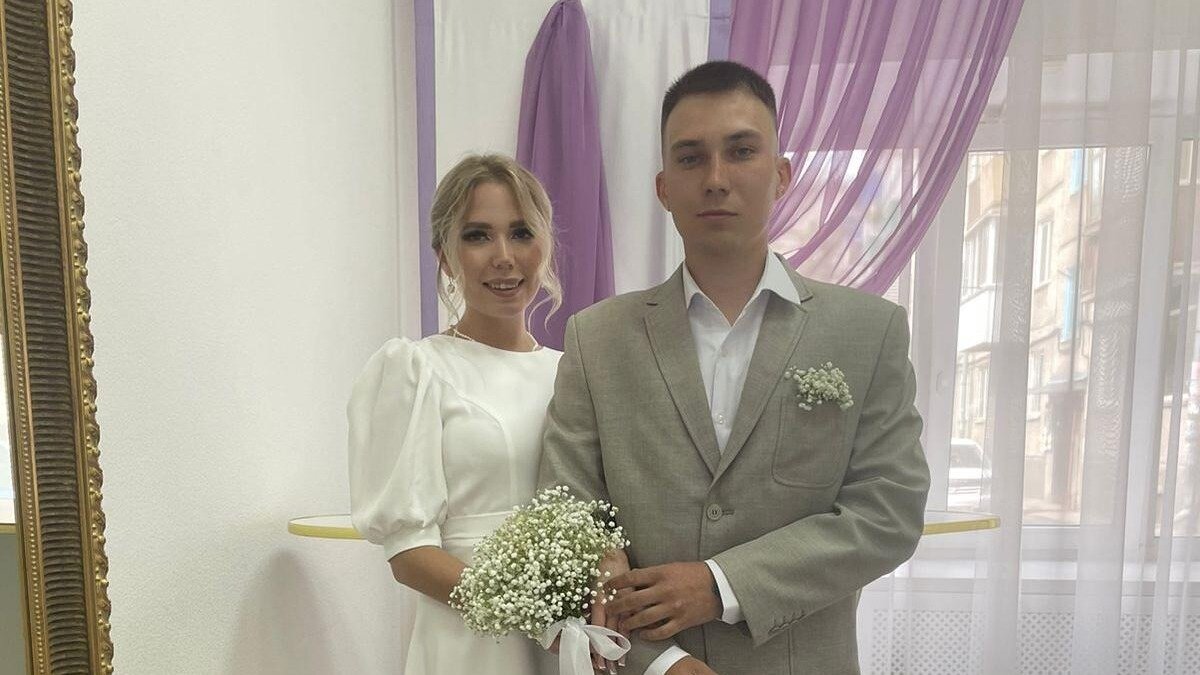     В Хакасии сегодня — свадебный бум. Больше 50 пар захотели узаконить отношения в красивую зеркальную дату — 23.06.23.