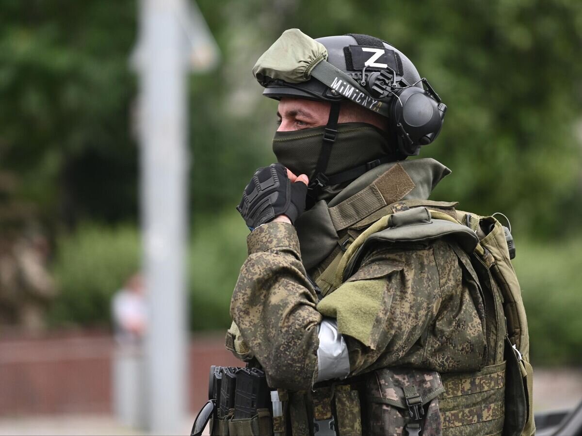    Боец ЧВК "Вагнер" на улице Ростова-на-Дону© РИА Новости / Сергей Пивоваров